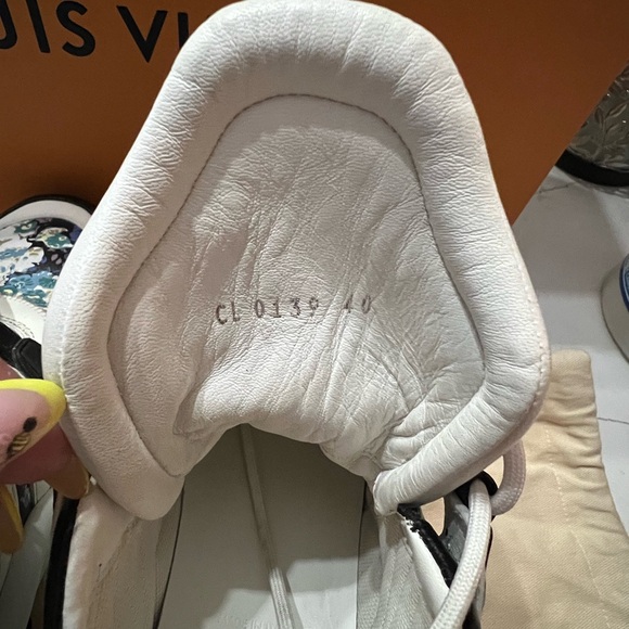 Louis Vuitton Women Archlight Trainer - Picture 7 of 11